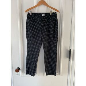 Old Navy diva black w/white diamond pattern Capri pants 12